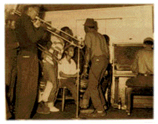 Un'immagine storica. Don Drummond giovane allo Studio One. Preso da Open Season speciale Sixties